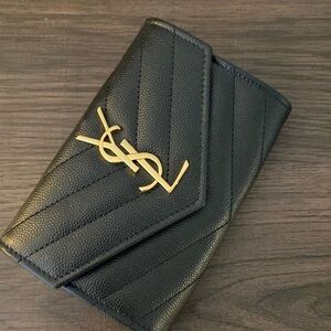 Brand new, only used it twice. In excellent condition.